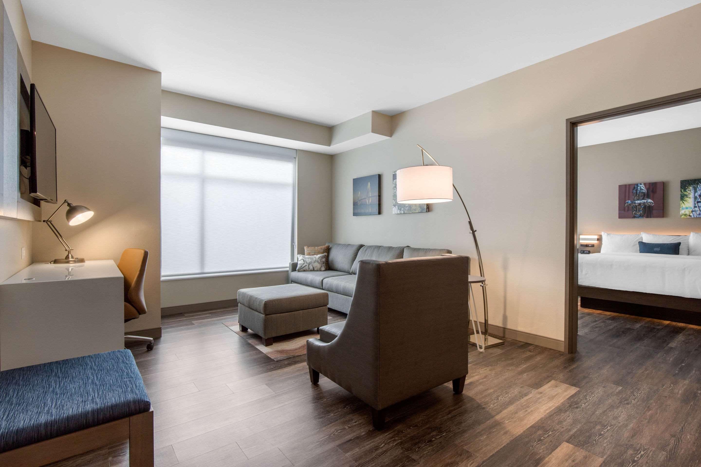 แคมเบรีย โฮเทล เมานต์ เพลเซนต์ - ชาร์ลส์ตัน Hotel ชาร์ลสตัน ภายนอก รูปภาพ