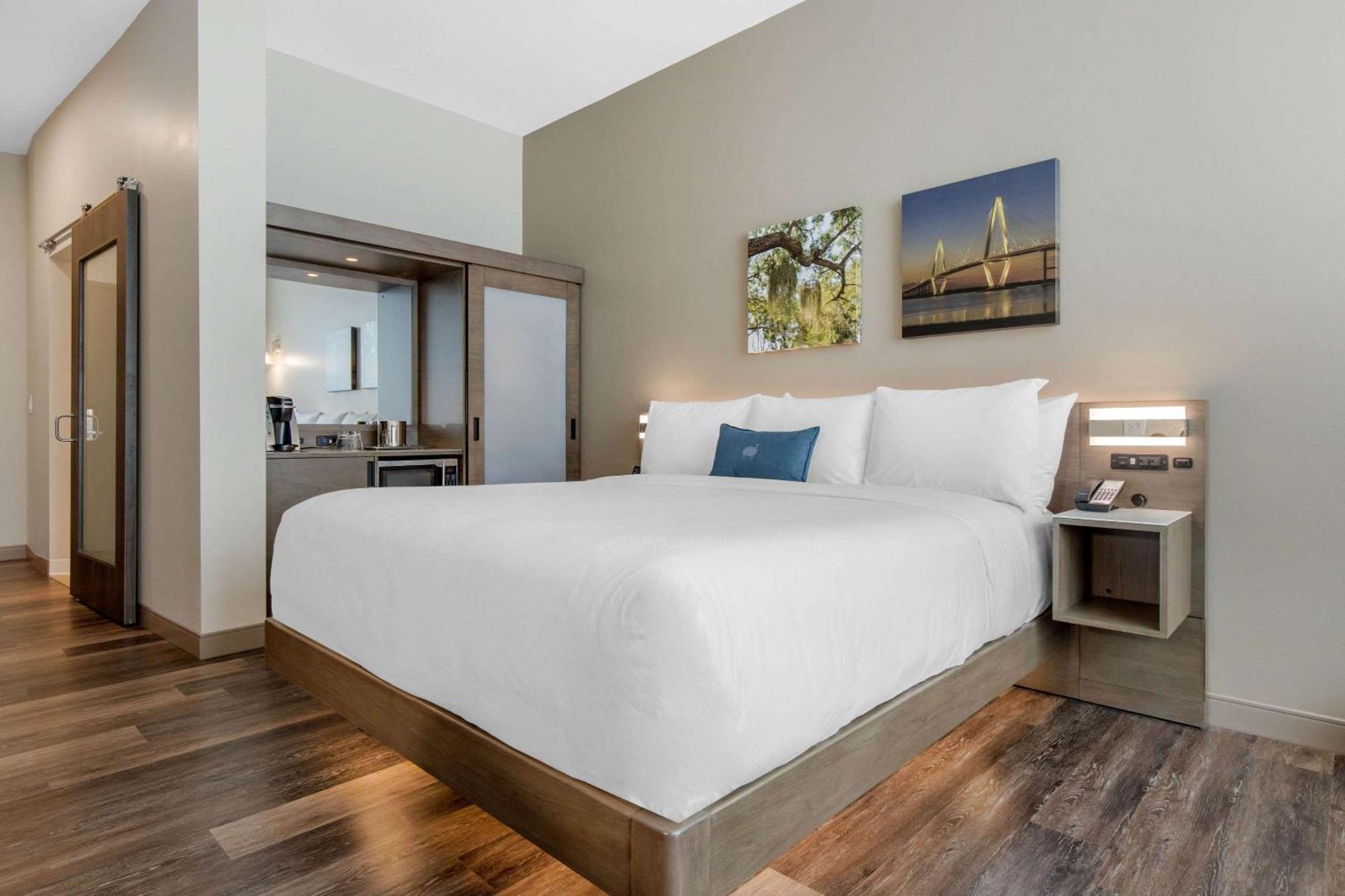 แคมเบรีย โฮเทล เมานต์ เพลเซนต์ - ชาร์ลส์ตัน Hotel ชาร์ลสตัน ภายนอก รูปภาพ