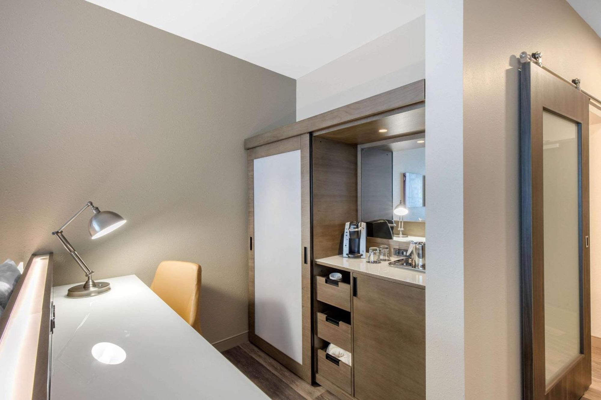 แคมเบรีย โฮเทล เมานต์ เพลเซนต์ - ชาร์ลส์ตัน Hotel ชาร์ลสตัน ภายนอก รูปภาพ